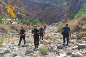 La Guardia Civil y los Bomberos del Poniente han actuado juntos en este rescate.