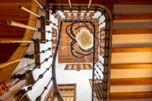 Escalera de la Casa del Poeta, viviendo en Almería de Valente.