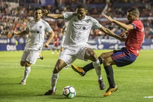 Lucien Owona en el partido de la pasada campaña.
