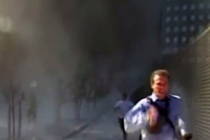 Fotograma del vídeo con imágenes del 11S.