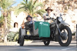Los grandes del voley paseando por Almería.