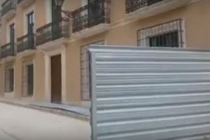 Las vallas van desapareciendo.