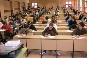 Alumnos realizando exámenes en la Universidad de Almería el pasado mes de junio.