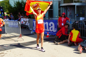 El atleta zurgenero llegando a meta.