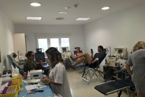 En torno a un centenar de personas, han participado en la donación especial de plasma.