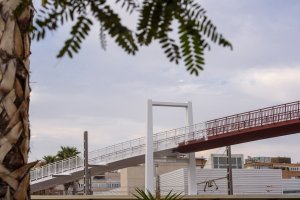 La pasarela empieza a cambiar el rojo por el blanco