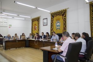 Felipe Cayuela preside el Pleno celebrado ayer, a escasos metros de Amérigo.