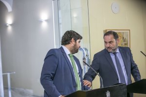 El presidente de Murcia y el ministro, ayer.