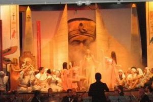 Imagen del musical La Corte del Faraón que se representa el domingo en Adra