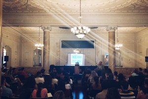 la reunión  acogió a alumnos y profesionales del sector.