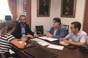 Reunión del alcalde y parte de su equipo con responsables de Endesa