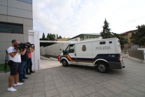 Entrada del furgón de Ana Julia Quezada en los juzgados