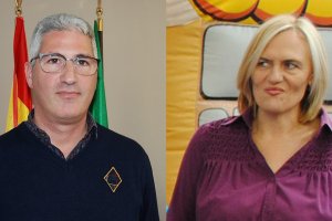 Ismael Torres, izquierda, alcalde de Huércal de Almería. Isabel Fernández, concejala destituída, derecha