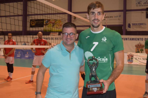 Manuel González y Jorge Almansa en la pista del pabellón de Viator.