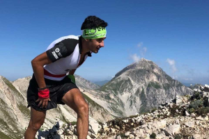 La soledad del ganador camino de la meta.