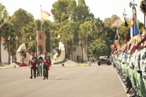El general Javier Varela Salas pasa revista