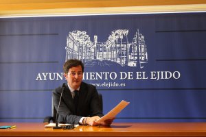 Francisco Góngora durante una comparecencia de prensa en el consistorio.