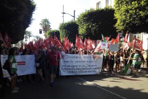 Marcha por el Paseo de Almería de los trabajadores del sector textil.