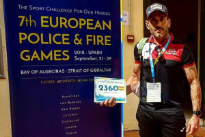 Paco navarro con su credencial de vencedor.