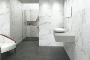 Baño con porcelánico de la línea Calacata de Grespania.