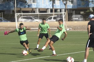 Igor Engonga entrenando con el primer equipo.