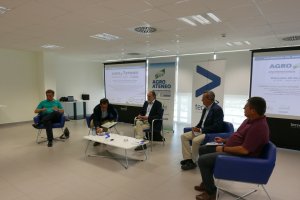Los ponentes debatieron en la sede de Tecnova durante dos horas.