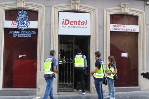 Fachada de una de las clínicas de iDental.