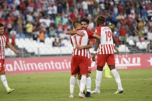 Abrazados a la buena racha.