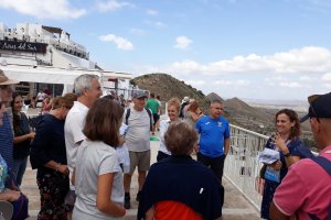La oficina de turismo ha organizado la actividad y ha guiado a los visitantes.