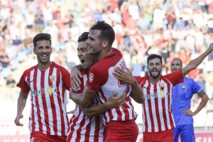 Celebración de gol de César de la Hoz.
