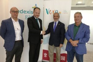 Firma del convenio entre el Ayuntamiento de Vera y Redexis Gas.