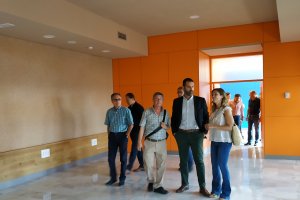 Visita del alcalde y de la concejal de Fomento al edificio del Mesón Gitano