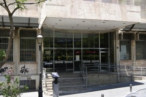 Fachada del edificio que era la antigua sede de Correos.