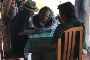 En Roquetas de Mar, Enrique Urbizu, José Coronado y Antonio Dechent.