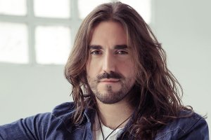 Andrés Suarez actúa en la Sala Madchester.