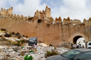 Imagen del entorno de las murallas compartida por Amigos de La Alcazaba.
