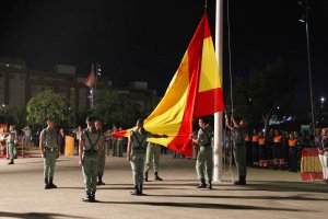 Arriado de la Bandera.