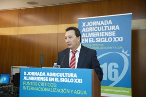 José Antonio Fernández intervino en la Jornada de la Agricultura Almeriense monográfica sobre el agua.
