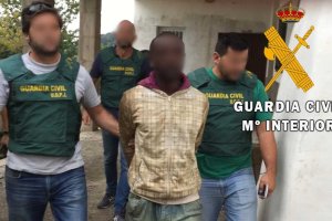 Momento de la detención por parte de la Guardia Civil.