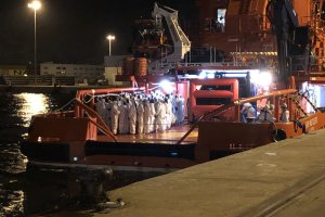 Llegada de los ocupantes de pateras al Puerto de Almería, en una imagen captada en septiembre