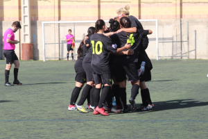 Las jugadoras celebrando uno de los goles.