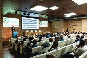 La Casa de las Mariposas de Cajamar se convirtió en la tarde del pasado martes durante dos horas en un ateneo del agua.