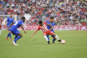 Chema exprime cada minuto que disputa en Segunda División.