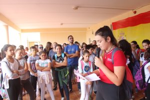 María del Mar, alumna de 1º de Bachiller del IES El Alquián, leyó el manifiesto.