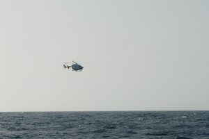 Un helicóptero buscaba ayer en Alborán a los 18 desaparecidos, sin éxito