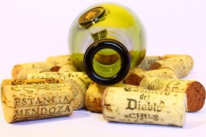 os Supervinos es la guía de vinos más vendida en España porque incluye una selección de 110 supervinos que cuestan menos de 7 euros.