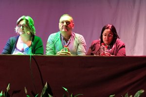 La coordinadora del IAM, Francisca Serrano, junto al alcalde y la edil de Igualdad.