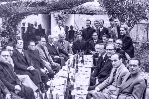 Reunión de alcaldes de Adra en una imagen inédita que rescata el libro.