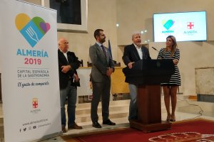 El presidente del jurado explica la bondades del proyecto de Almería