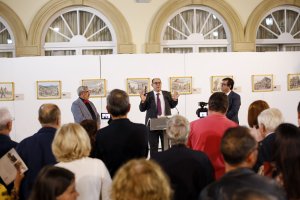 El editor Juan Grima entre el ilustrador Emilio Sánchez y el diputado Antonio J. Rodríguez.